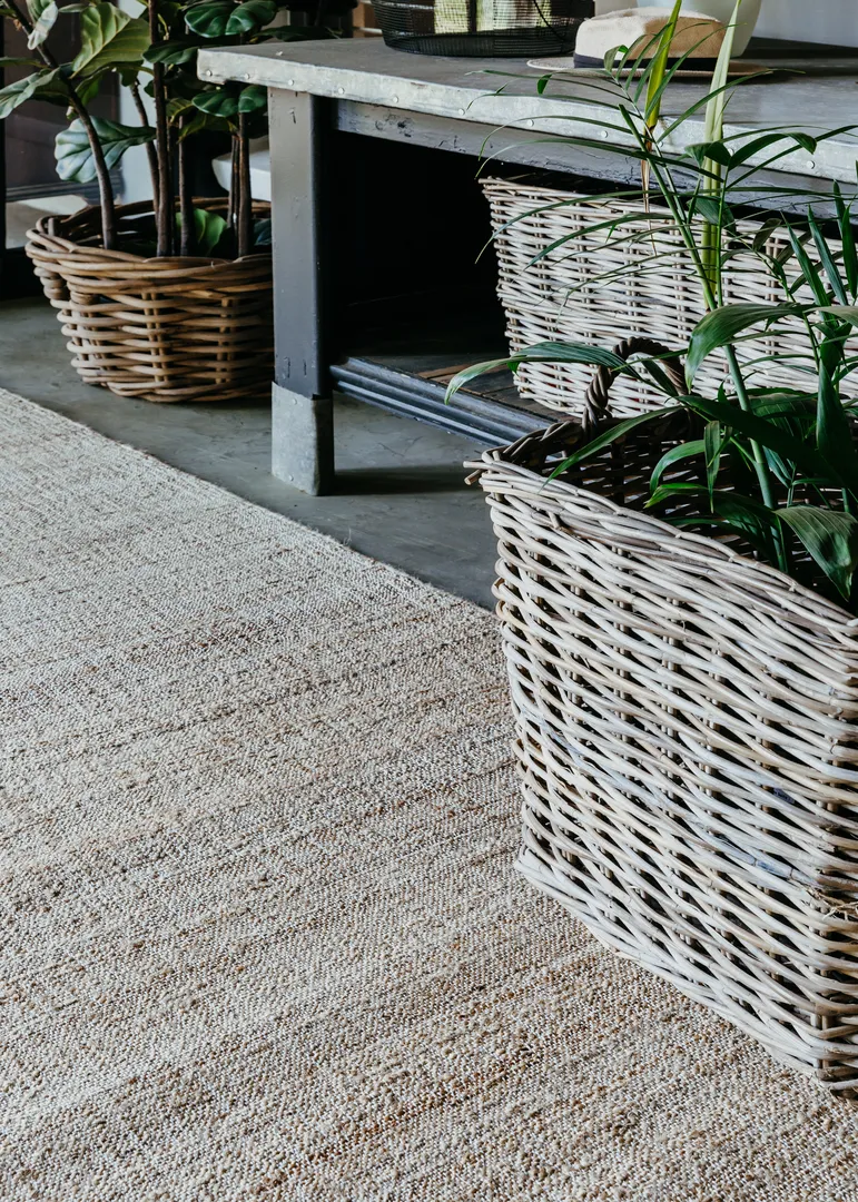 Woven Bliss – Woven basket on veld rug veld runner