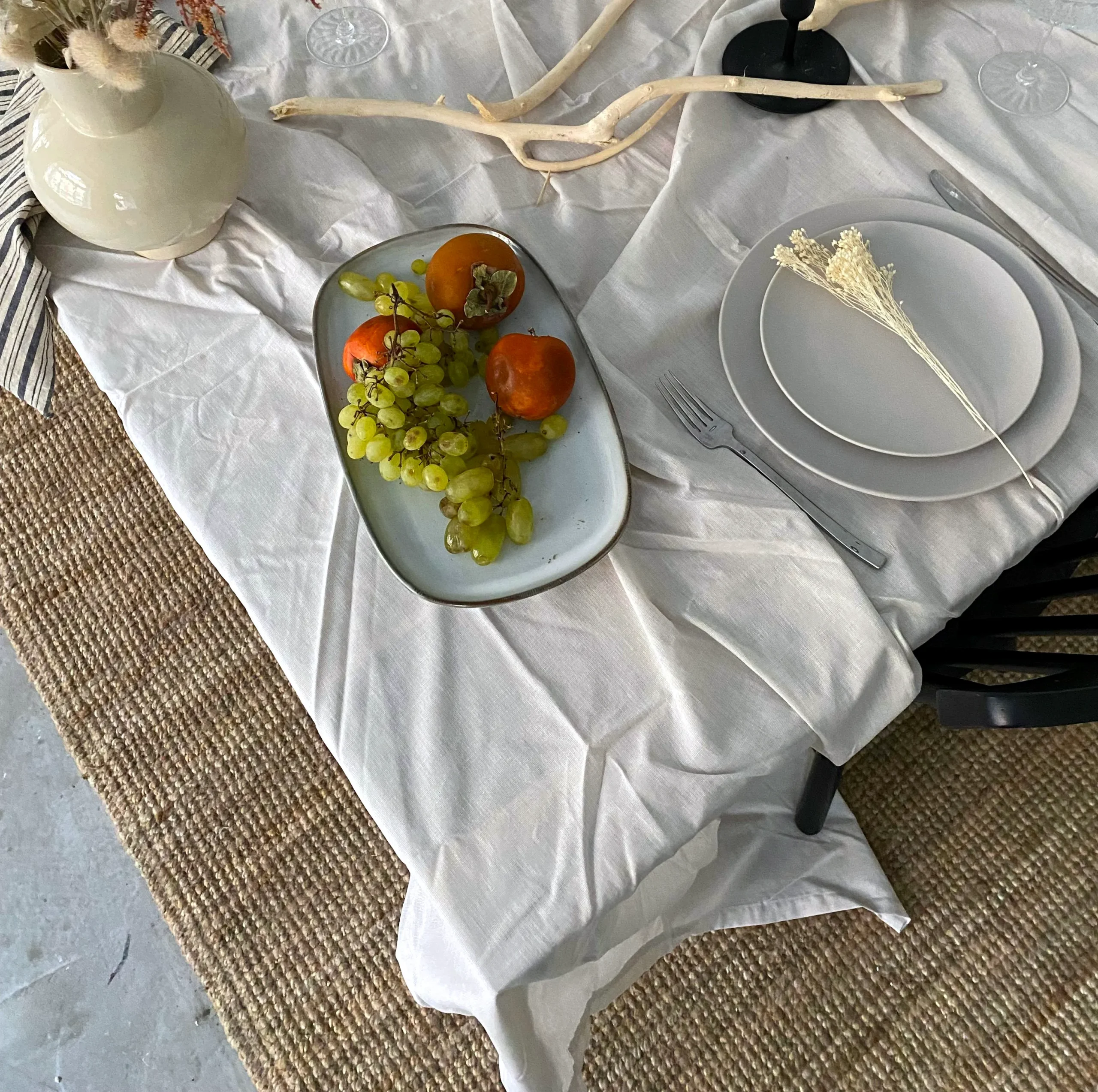 Woven Bliss – sisal rug breakfast table